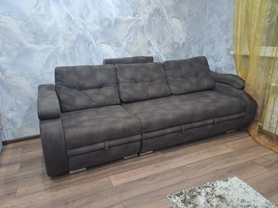 «Диван-кровать с нишами для хранения".