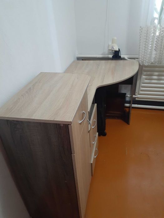 Стол письменный угловой с тумбочками