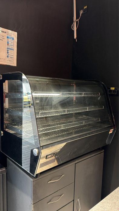 Vitrina calda ca noua