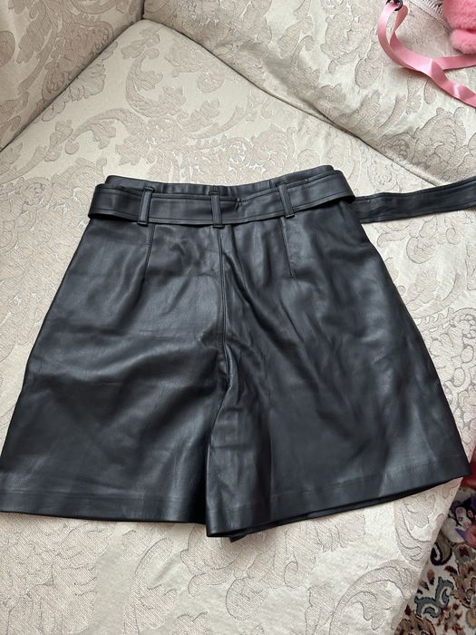Кожаные шорты женские
