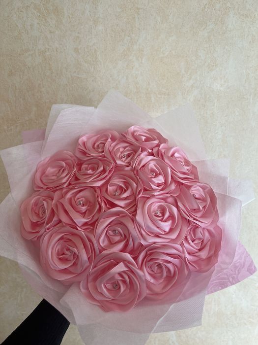 Букети от сатенени рози