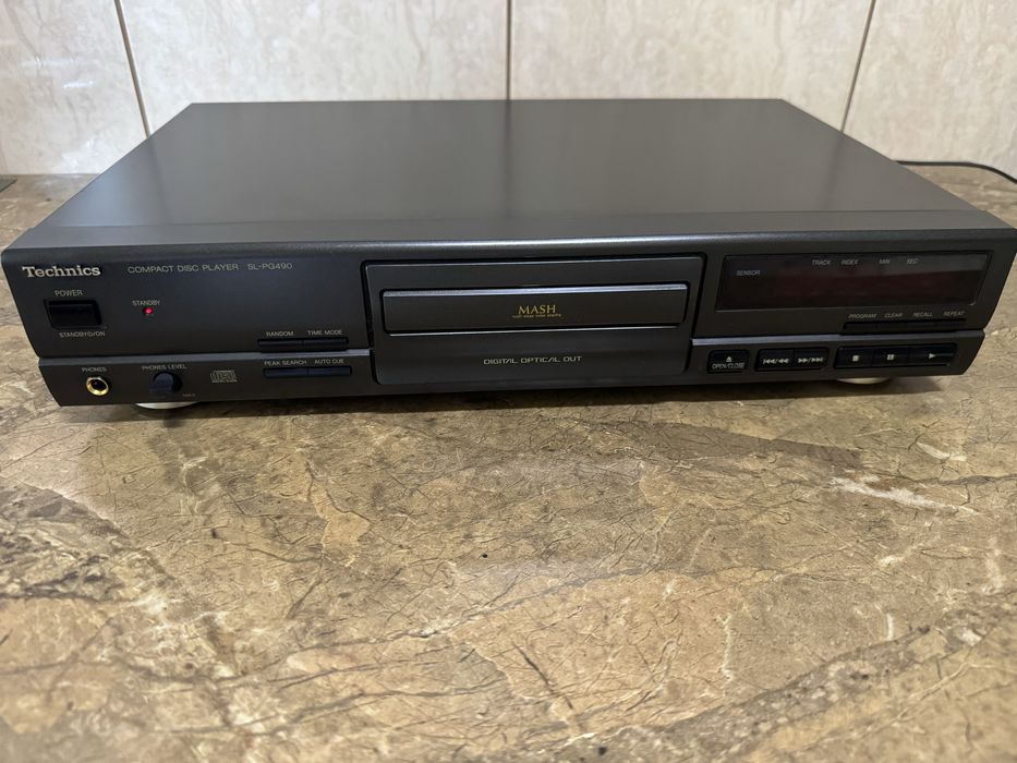 Technics -Compact Disc Player