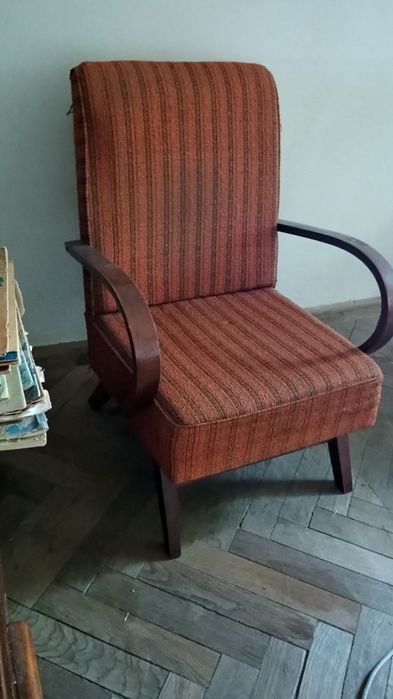 Vind mobilier vechi ,din lemn
