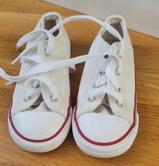 Converse mărimea 24