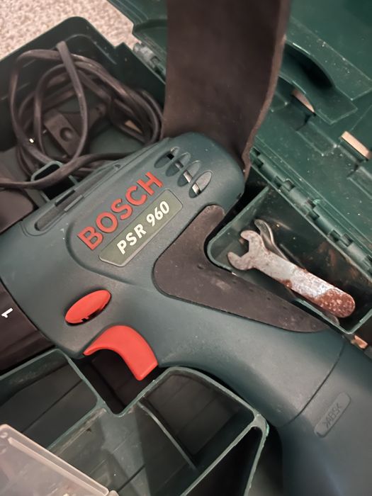 Masina de gaurit si infiletat Bosch PSR 960cu acumulator si incarcator