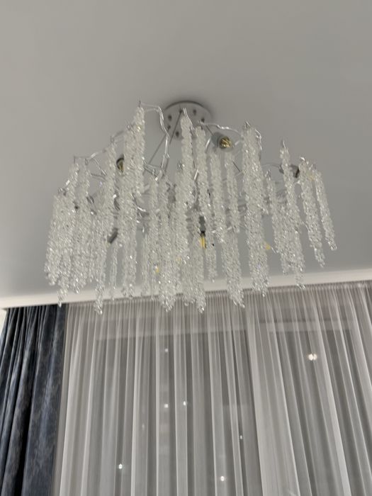 Продам люстру в идеальном состоянии