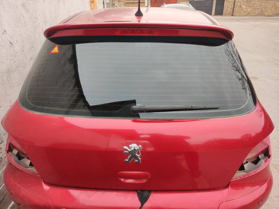 Заден капак(със спойлер)за Пежо-307(хечбек)