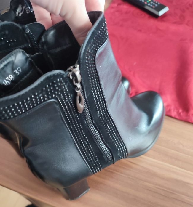 Cizme scurte /Botine nr 39 din piele ecologica