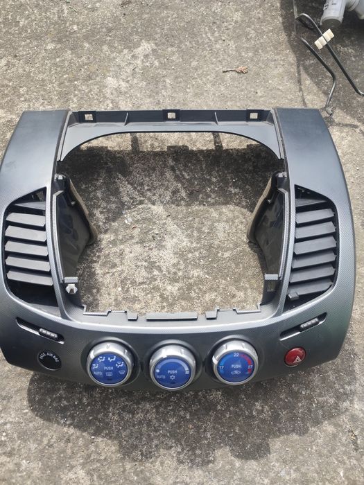 Централен Панел -Mitsubishi L200-2.5dci-174кс-2008г