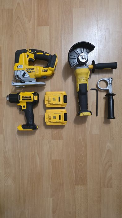 Vând scule Dewalt