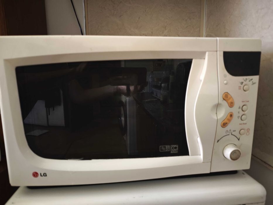 Микровълнова фурна LG MC-805АR – за части / ремонт