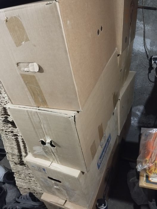 Продам коропки по 250