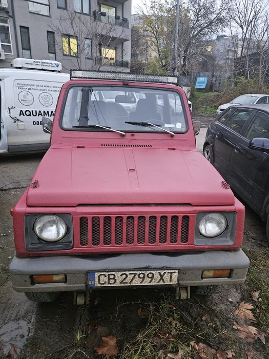 Продавам Suzuki Samurai в отлично състояние с нови комплекта гуми