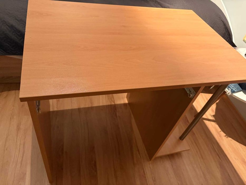 Офис маса и декоративна масичка