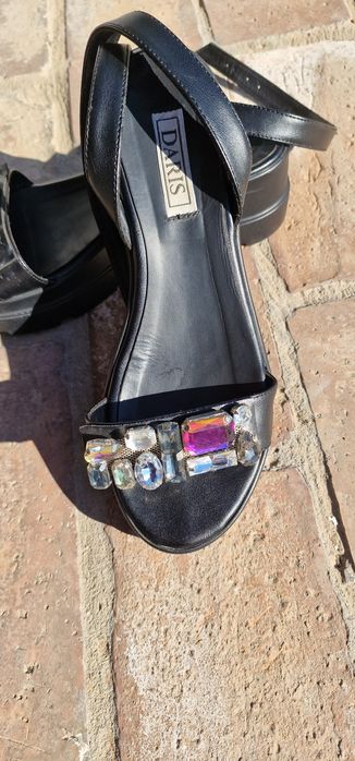 Дамски сандали с камъни