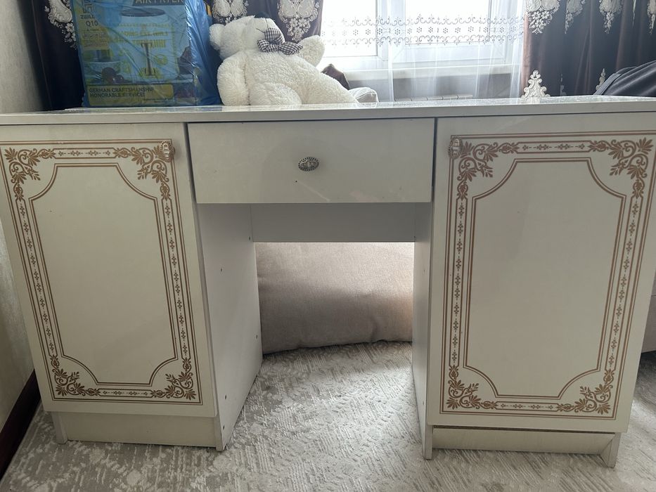 Продам шкаф, кровать, комод