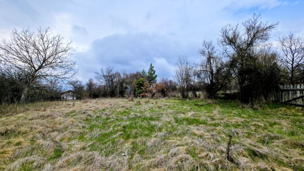 Продава се ПАРЦЕЛ с ВИЗА, ТОК и ВОДА в село Егълница, област Перник