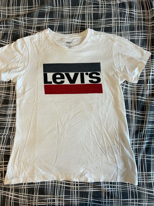 Тениски Levi’s Guess