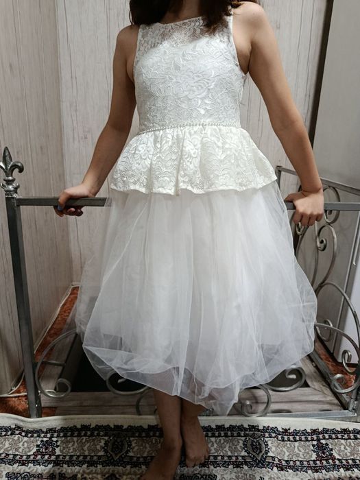 Продам нарядное платье для девочки 6-9 лет