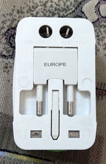 Адаптер на розетку Универсальные + 2 USB-порта