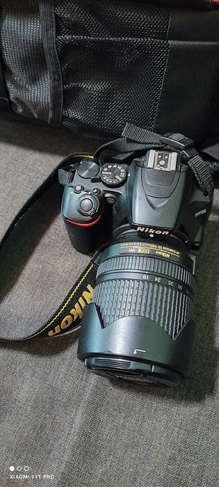 Продавам Nikon D3500 с китов 18-55 и 18-140 обективи
