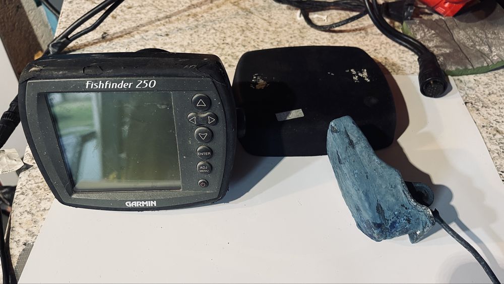 Сонар и сонда Garmin Fishfinder 250