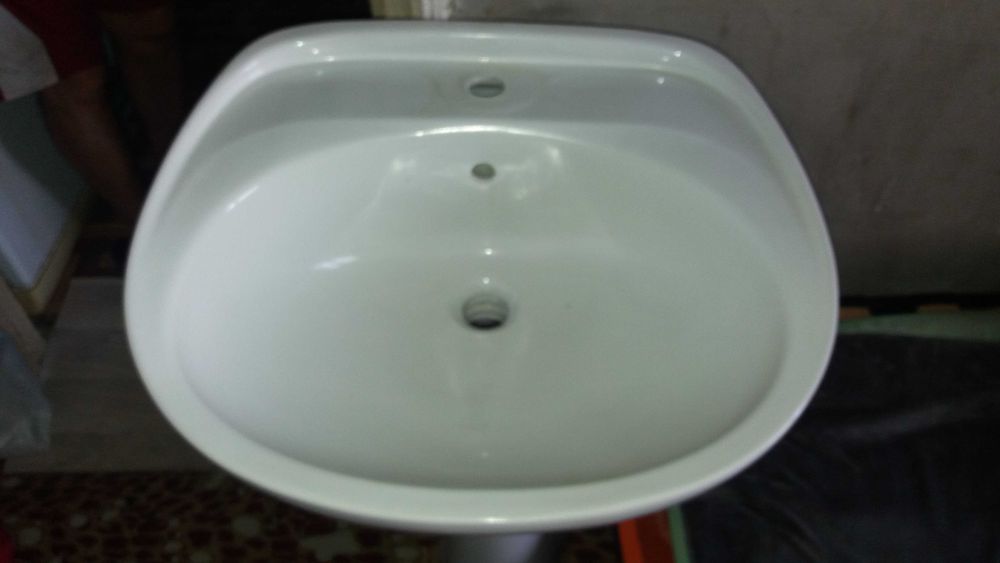 Продам раковину с пьедесталом