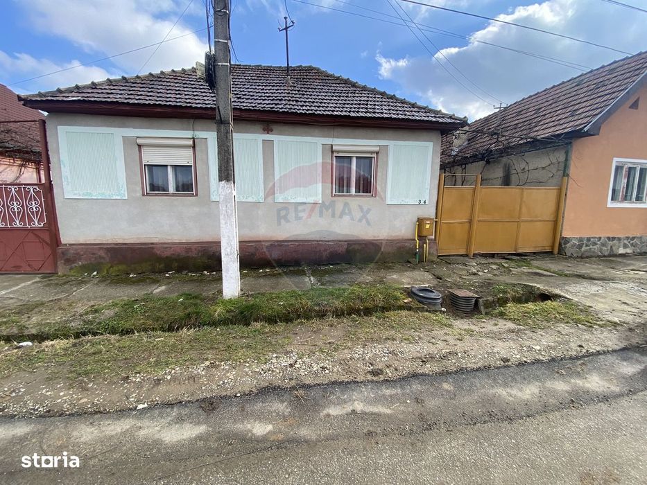 Casă la țară în comuna Laslea