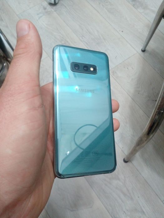 Телефон смартфон samsung s10e
