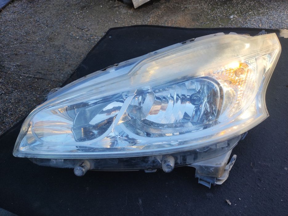 Ляв фар за Пежо-208