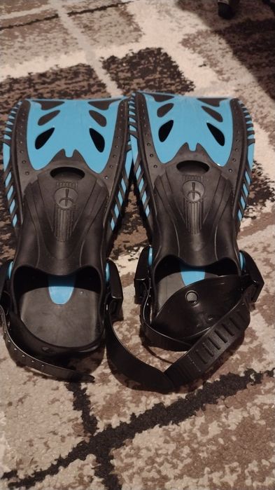 Продавам детски плавници