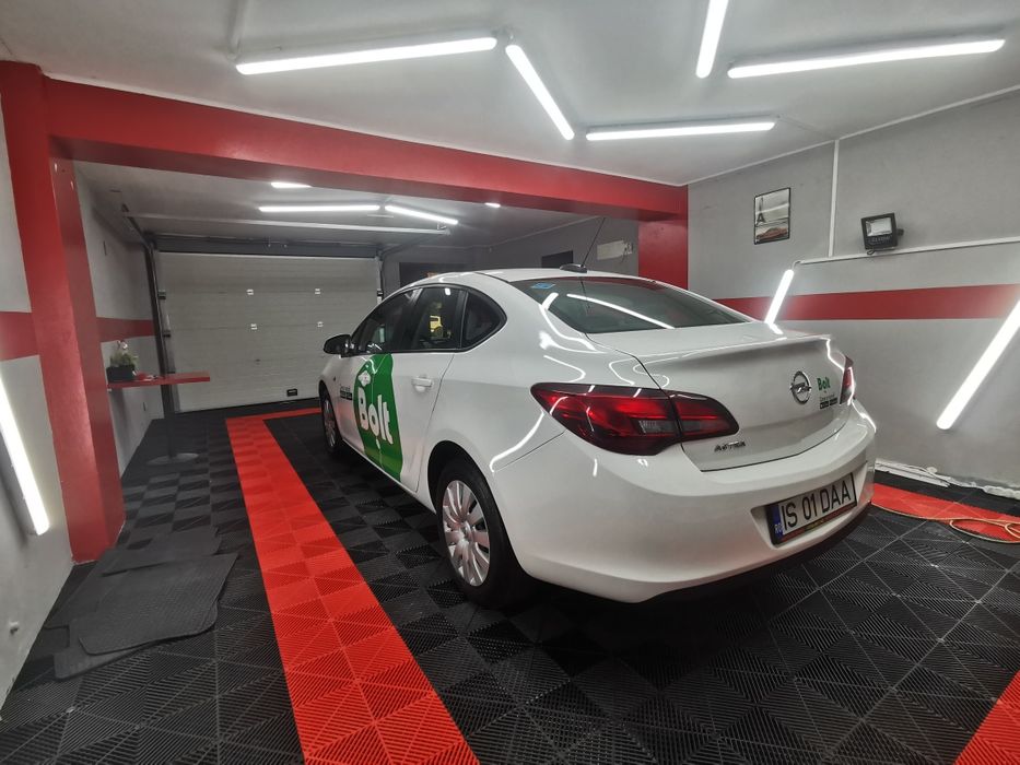 Vand Opel Astra berlina 2018