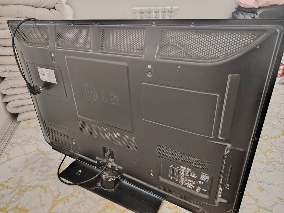 LG Televizor *42