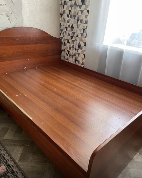 Двуспальная кровать продам срочно