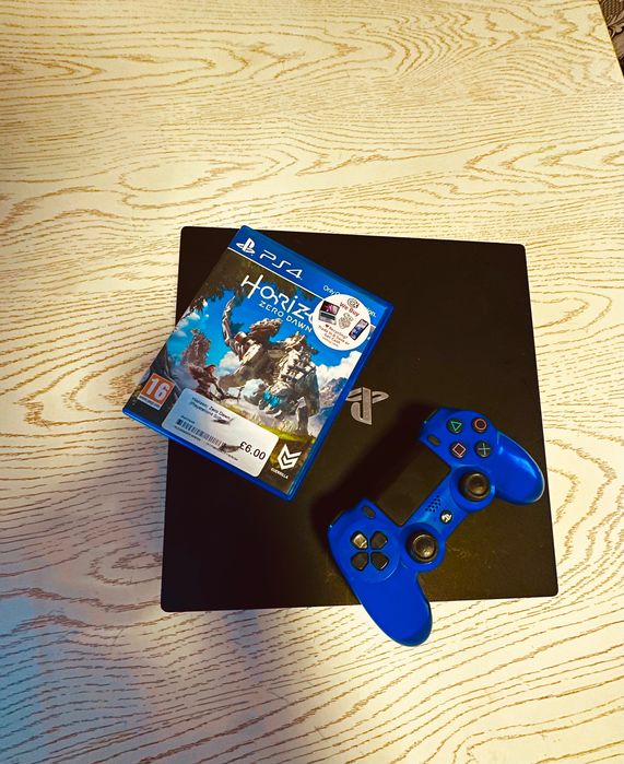 Play station 4 pro 1 TB