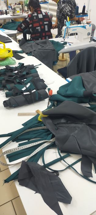 Массовый пошив одежды и текстиля оптом.
