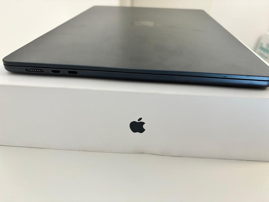 MacBook Air 15" M2 2023, 8GB/512GB, Midnight, stare foarte buna, cutie originala