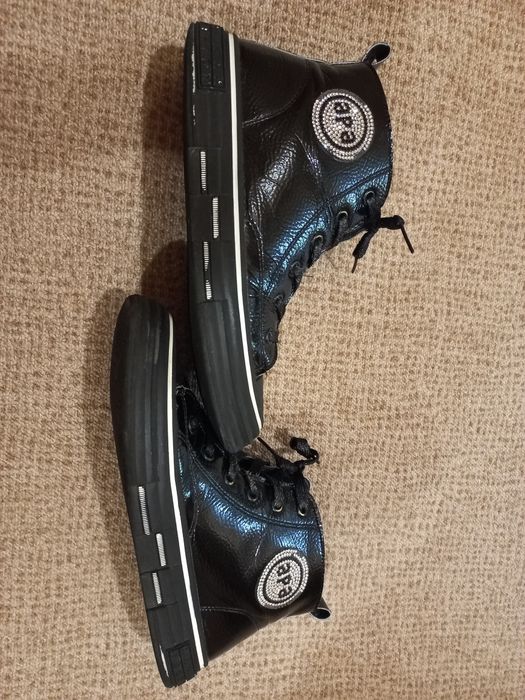 черни лъскави обувки пролет-есен