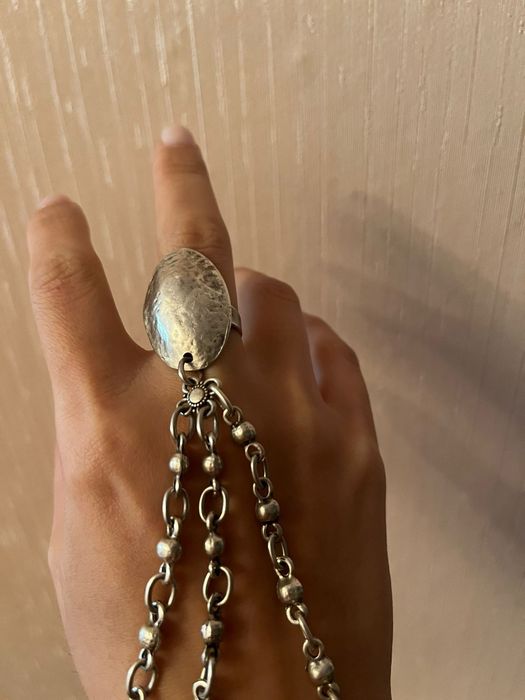 Браслет с кольцами.