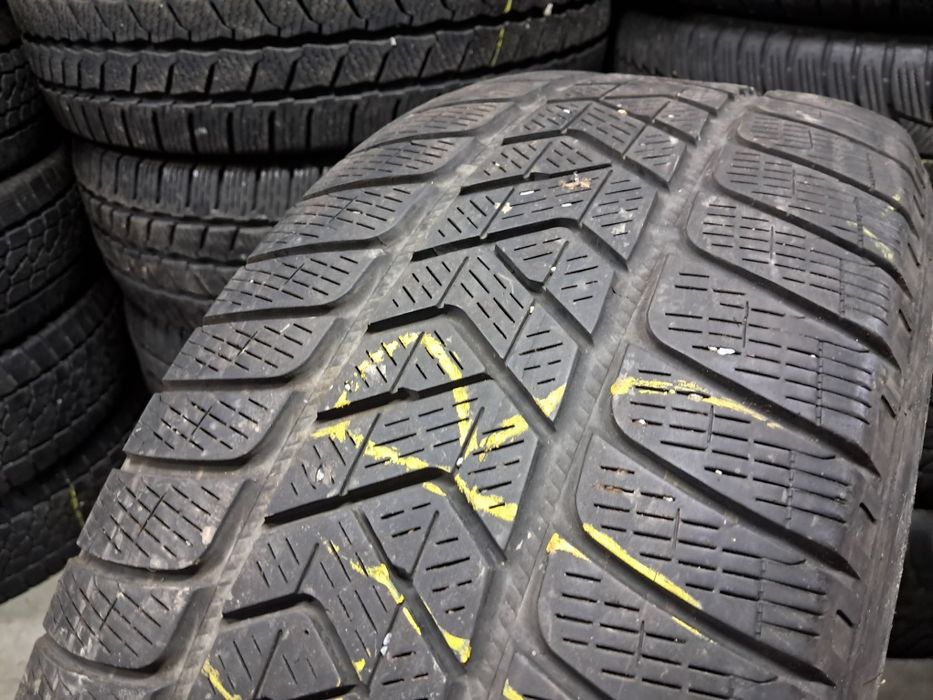 Anvelope second iarna 235 55 R19 Pirelli RFT*