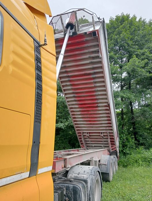 Vand sau inchiriez bena langerdorf de aluminiu 39 cubi cu inaltatoare si 28 fara