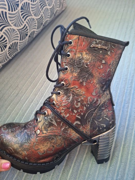 Дизайнерска дамска бота