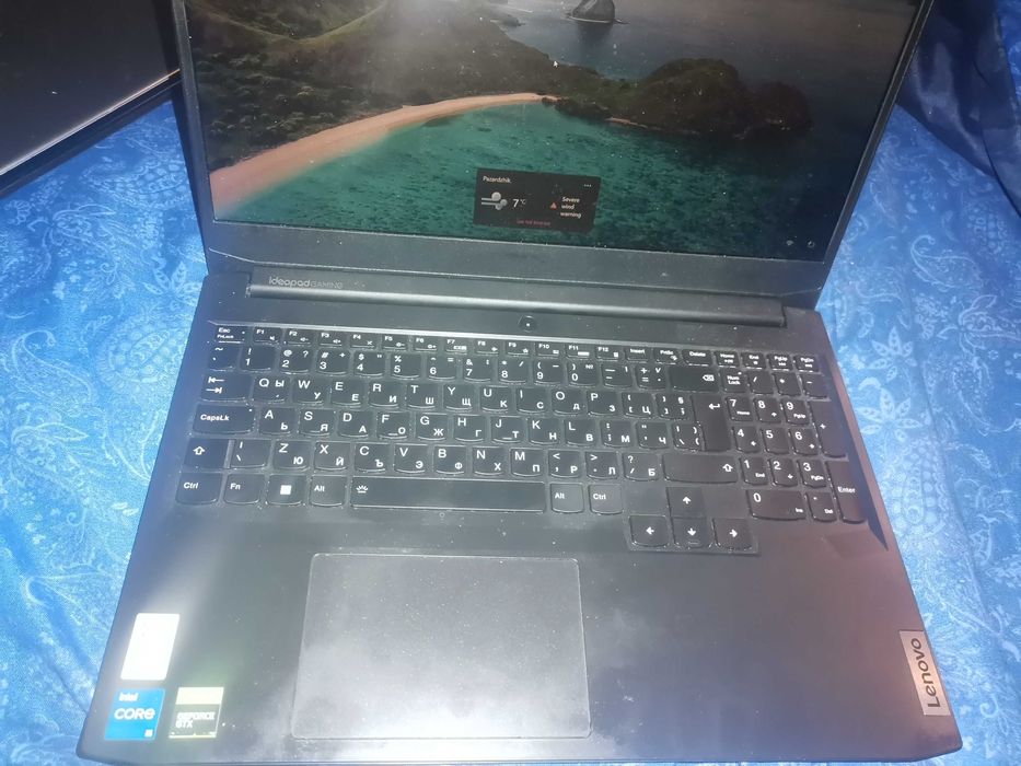 Лаптоп Lenovo...