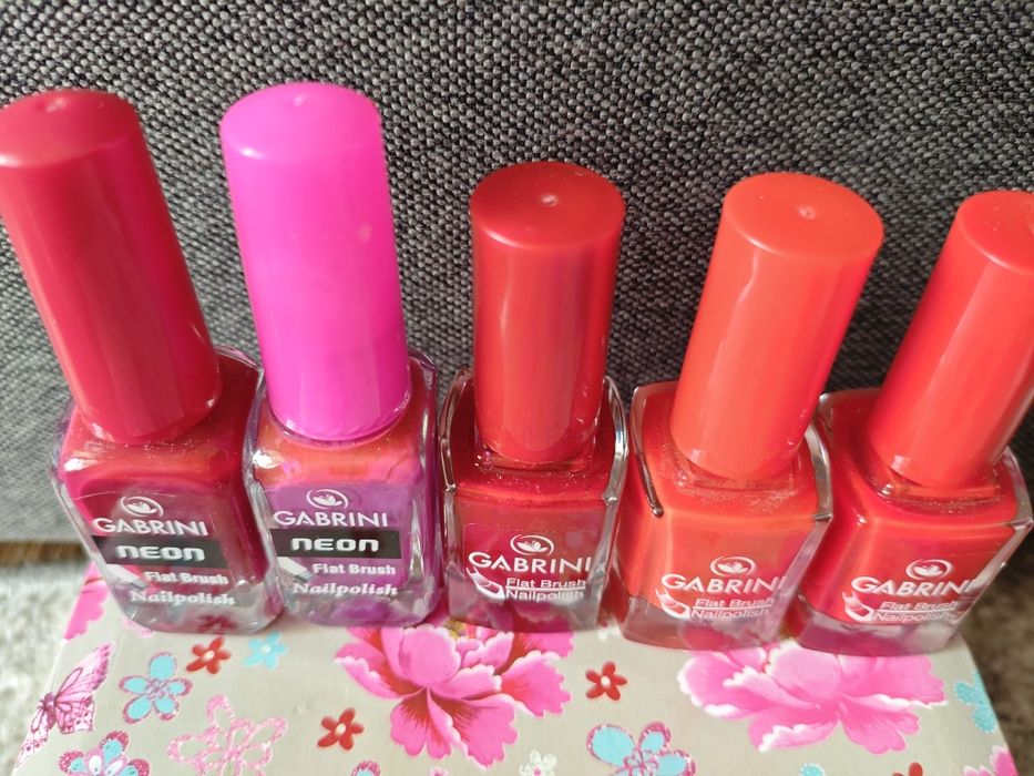 Vând lot oja pentru unghii