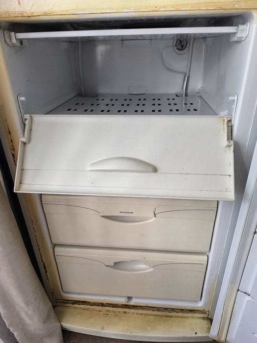 Продам двухкамерный холодильник Атлант