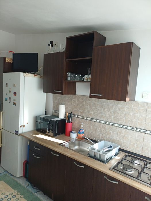Închiriez camera pt o fata