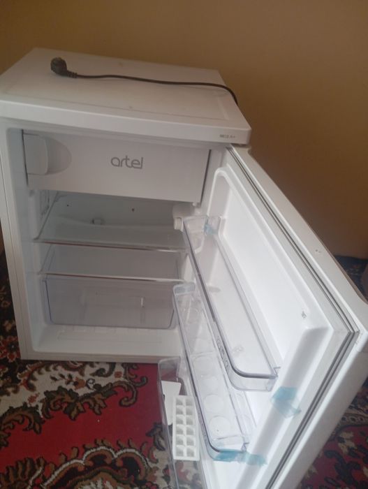 Artel xolodilnik sotiladi.