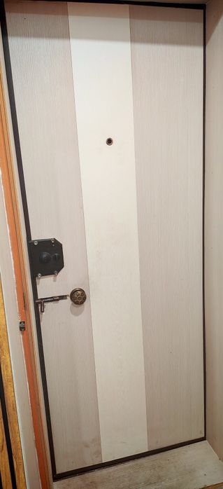 Продам дверь входную