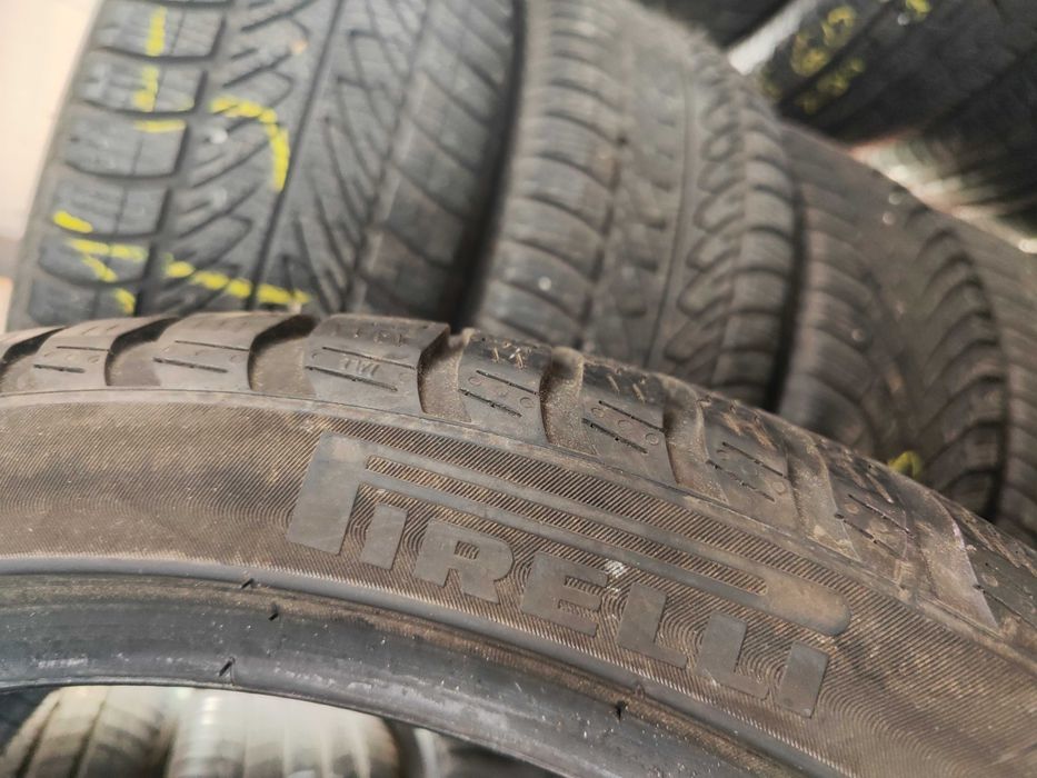 2бр. зимни гуми 225/40/19 Pirelli