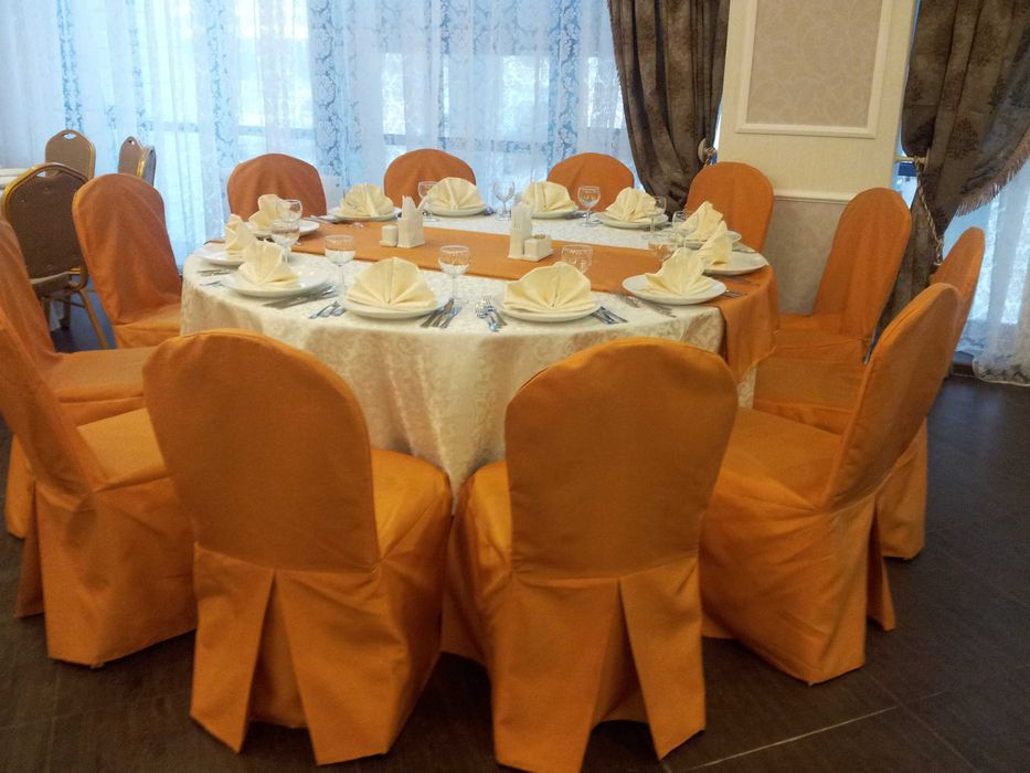 Продам много чехлов для стульев и столов